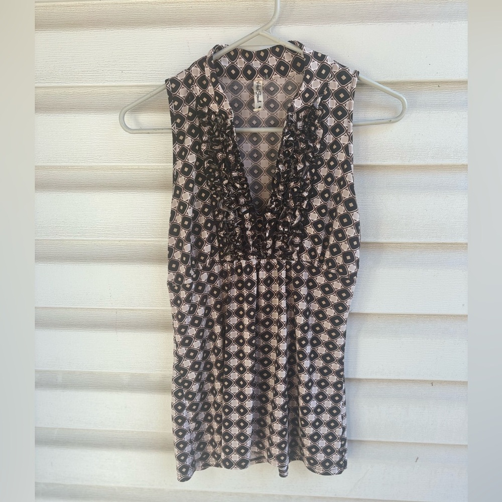 Heart Soul sleeveless Ruffle blouse/top size M color black/ gray